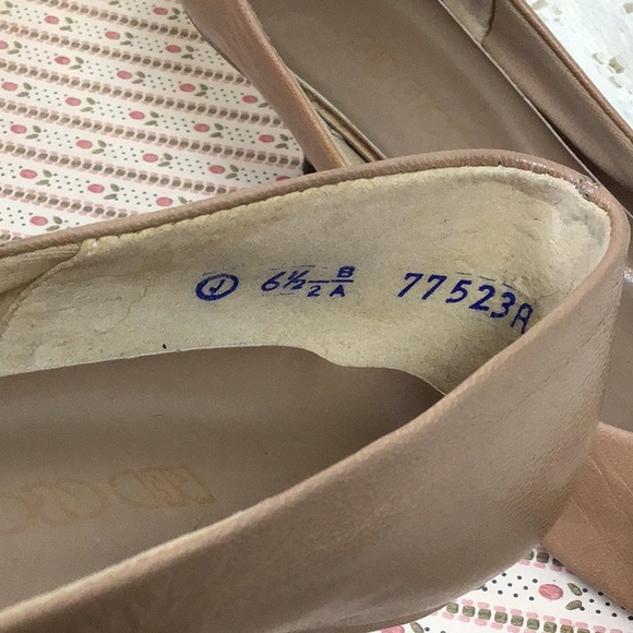 Vintage Nude Pumps - Picture 8 of 9